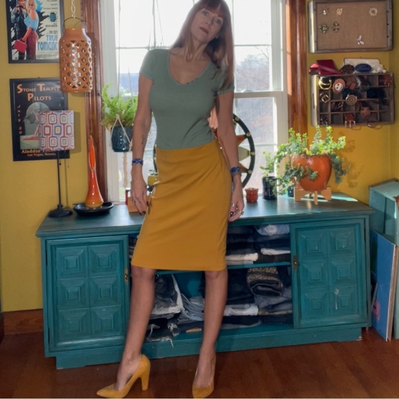 Philosophy Mustard Yellow Pencil Skirt - Picture 8 of 12